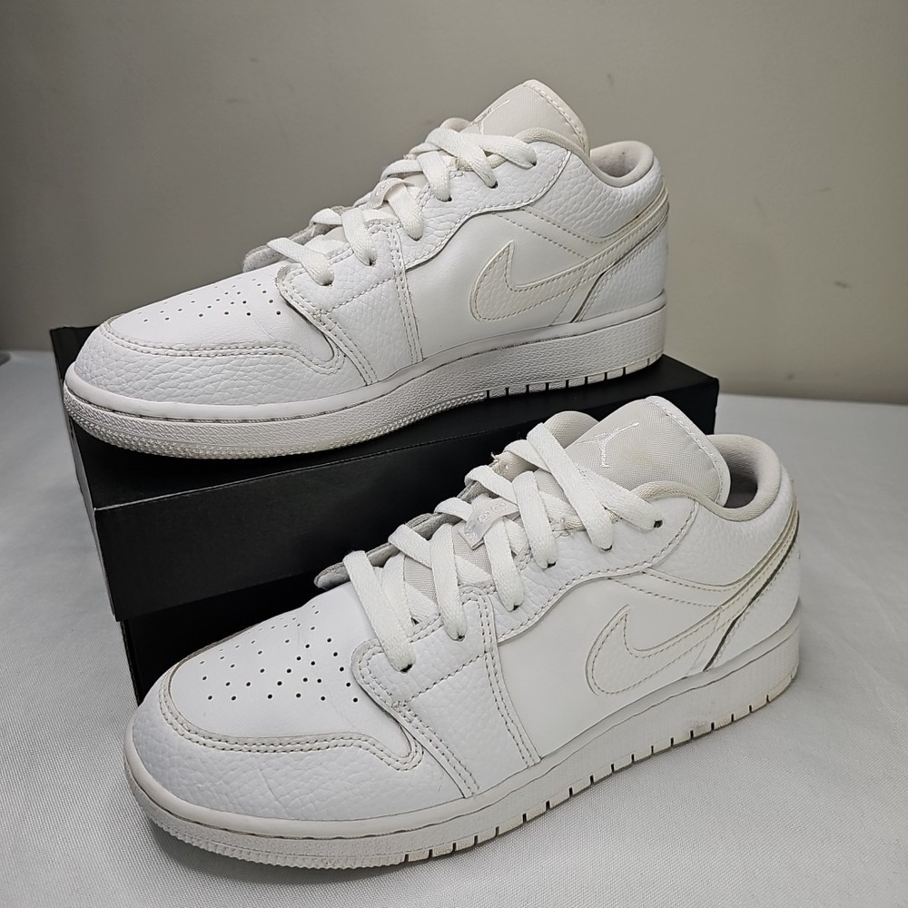 Size 6y/7.5w Nike Jordan 1 Low Triple White Tunbled Leather 553560
